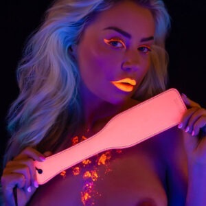 Taboom - Glow in the Dark Paddle Roze hand