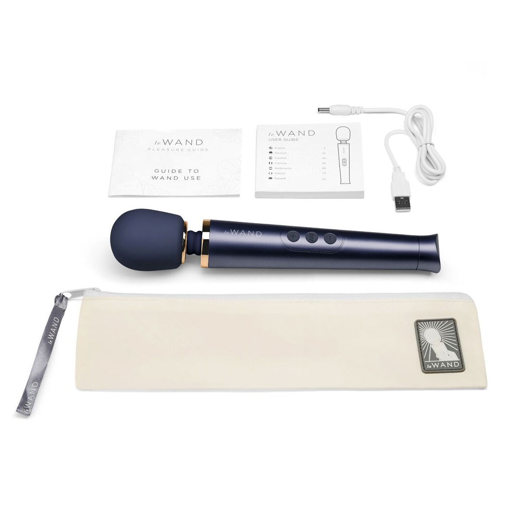 Le Wand - Petite Oplaadbare Massager Navy Blue inhoud